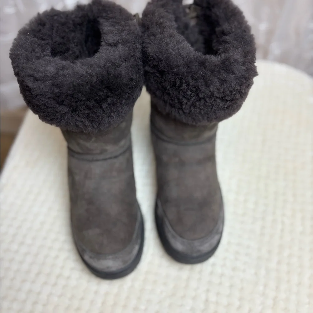 UGG warm stylish
